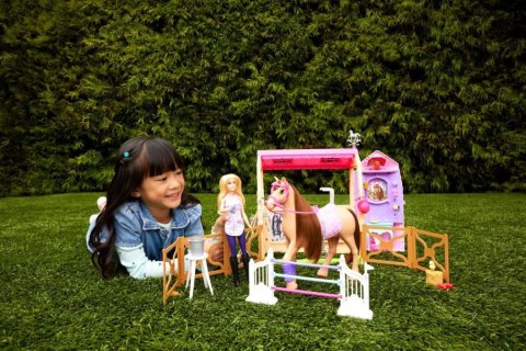 Lalka Barbie zestaw ze stajnią, koniem i akcesoriami Lalka Barbie zestaw ze stajnią, koniem i akcesoriami