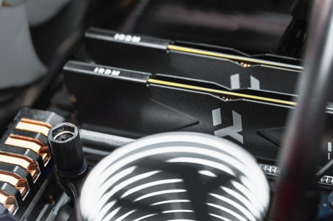 Pamięć DDR5 IRDM 64GB(2*32GB)/6400 CL32 czarna Pamięć DDR5 IRDM 64GB(2*32GB)/6400 CL32 czarna