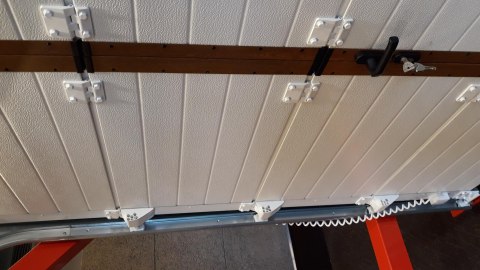 Brama garażowa segmentowa Jarmex z napędem DEA (Wymiar: 2150x2500mm)
