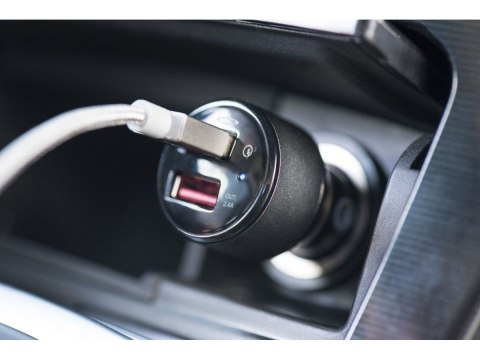 Ładowarka samochodowa Qualcomm Quick Charge 3.0, 2xUSB (3A/2.4A), czarno-srebrna Ładowarka samochodowa Qualcomm Quick Charge 3.0, 2xUSB (3A/2.4A), czarno-srebrna