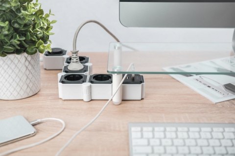 Elastyczna listwa zasilająca biurowa 4 gniazdowa z 2 złączami USB